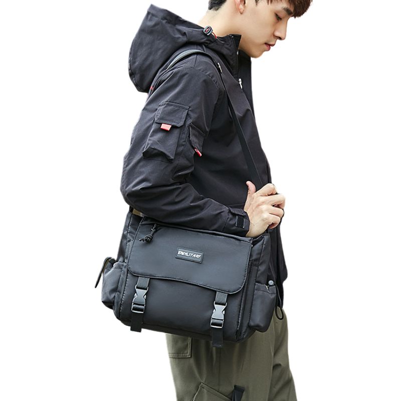 Black-Convenient-Messenger-Bag-Wear-By-Model