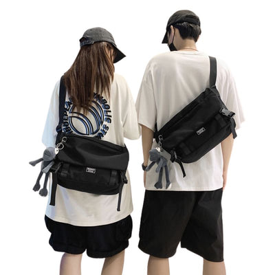 Black-Medium-Messenger-Bag-wear-by-models