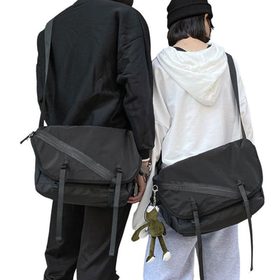 Black-Waterproof-Messenger-Bag-wear-by-models