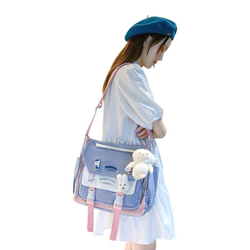 Cute-Korean-Messenger-Bag-wear-by-model-blue-color