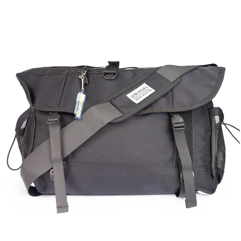 Large-Nylon-Messenger-Bag-front