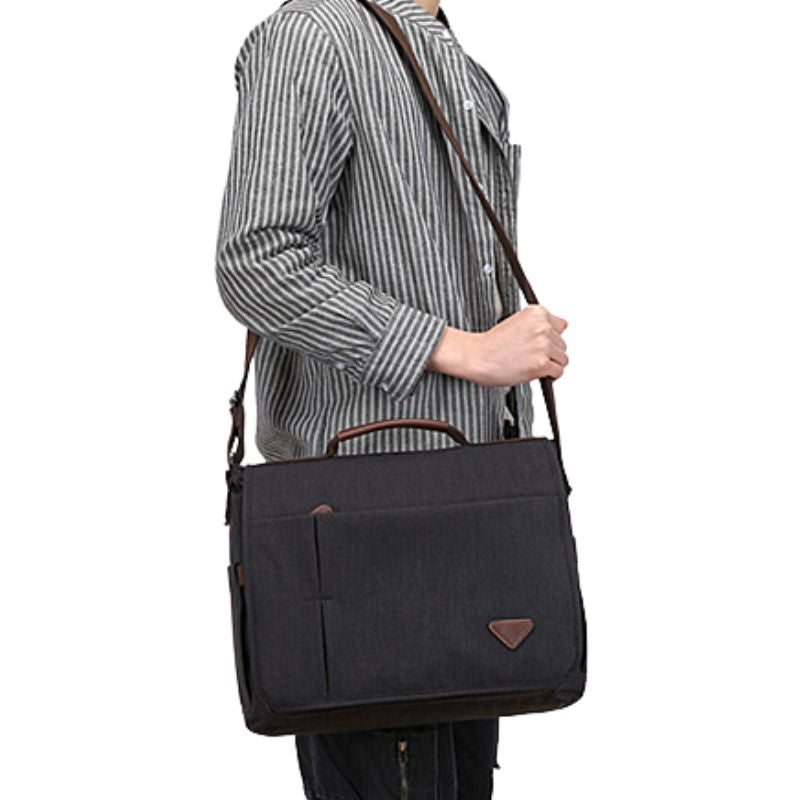 Large-Professionnal-Messenger-Bag-wear-by-model