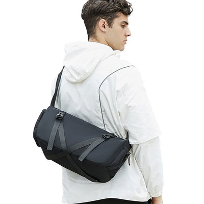 Large-Travel-Messenger-Bag-wear-by-model