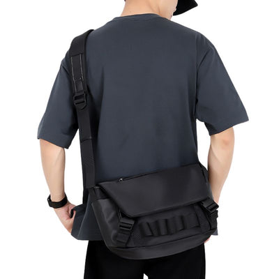 Mens-Oxford-Messenger-Bag-black-wear-by-model