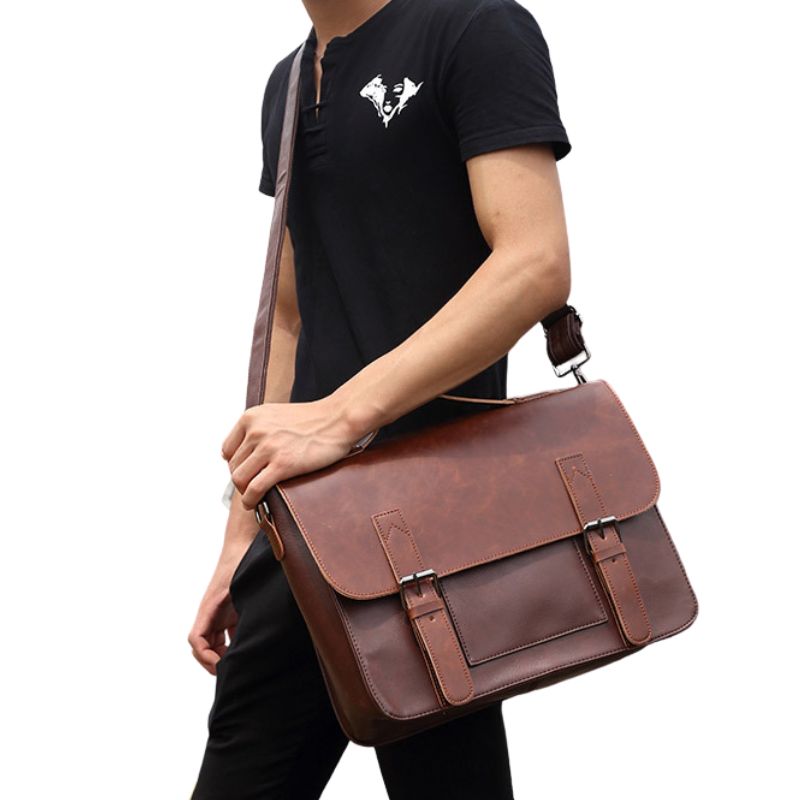 Vintage-PU-Messenger-Bag-wear-by-model